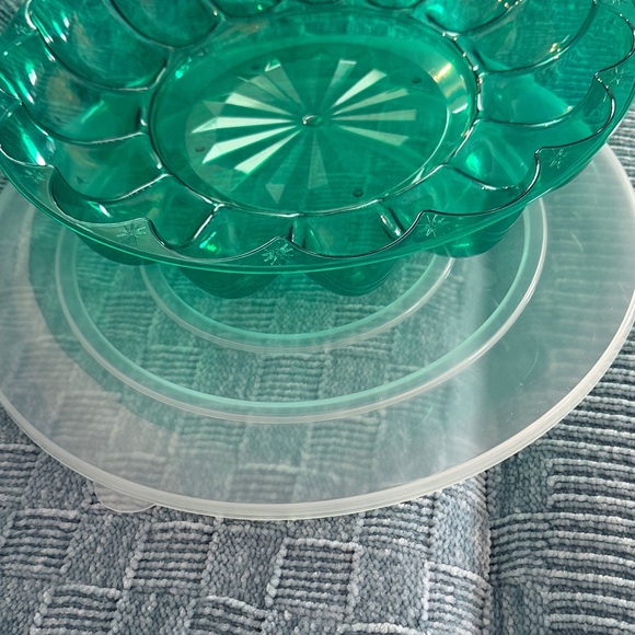 Easter Bunny Tablecloth, Easter Paper Plates and Fun Easter Items New - Picture 11 of 11